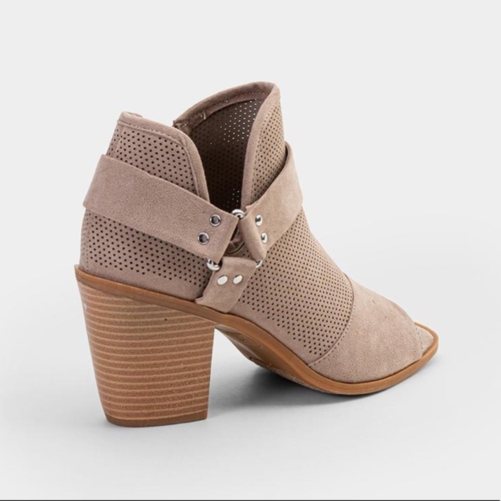NEW Fergalicious Augustine taupe perforated bootie - Picture 3 of 5